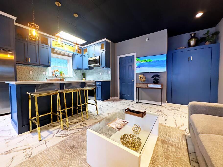 The Q Loft Galveston Villa Buitenkant foto